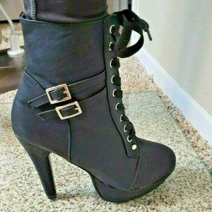 Woman's Sz 7 Black Lace Up Ankle Platform Booties with 4" Heels by Tonglida 240